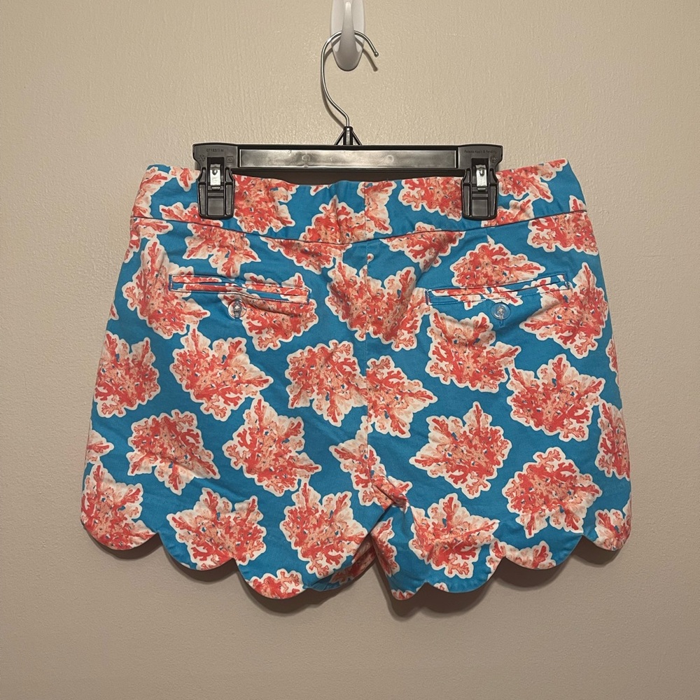 Crown and Ivy Scalloped Hem Shorts - Picture 2 of 4